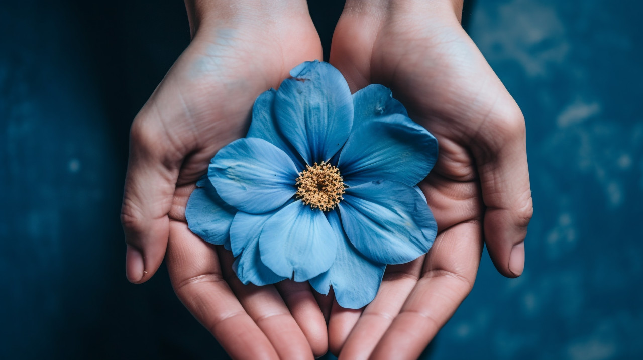 Mans hand holding a tulip