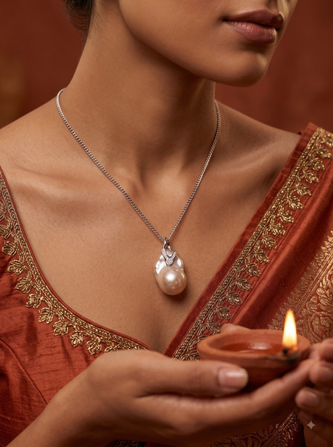 Baroque Pearl Pendant Studio Photoshoot Prompts - Angle 3