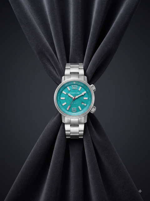 Diver Watch Commercial E-Commerce Photoshoot Prompts - Angle 3