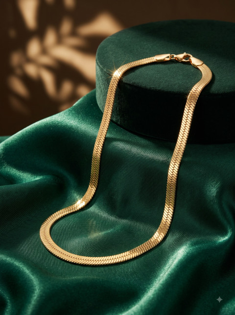Flat Gold Herringbone Chain Luxury Commercial Product Photography Prompt Green Velvet Display