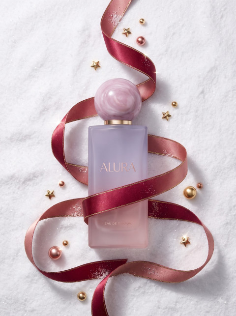 AI Christmas Perfume Bottle Photography Prompts & Holiday Studio Packshots - Angle 2